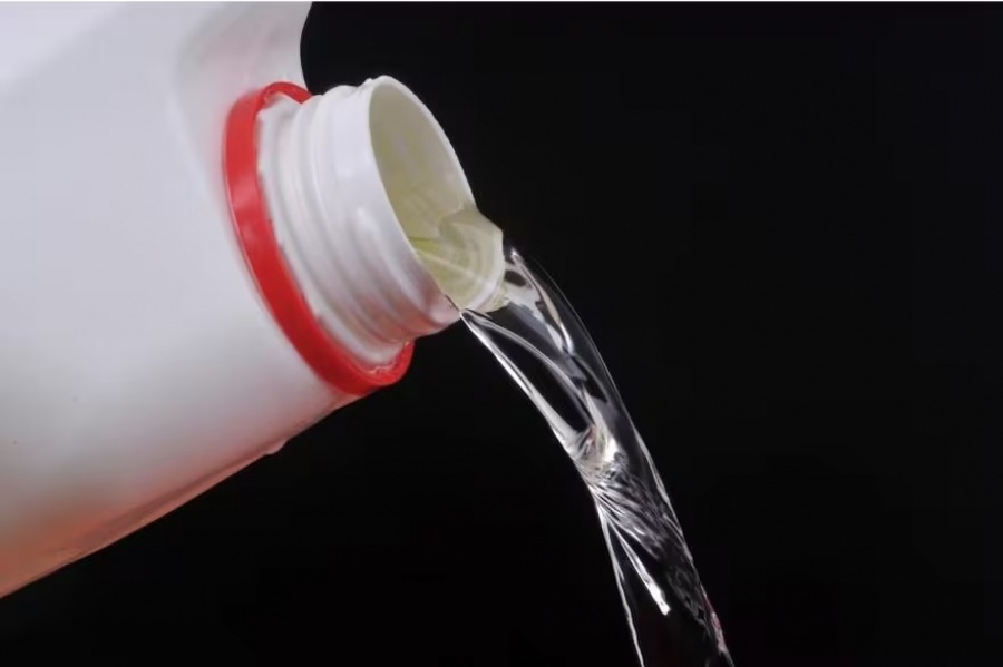 Prohíben la venta de una marca de lavandina y productos cosméticos