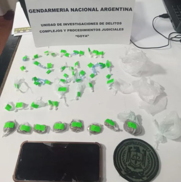 La atraparon llevando droga en sus genitales a su marido preso