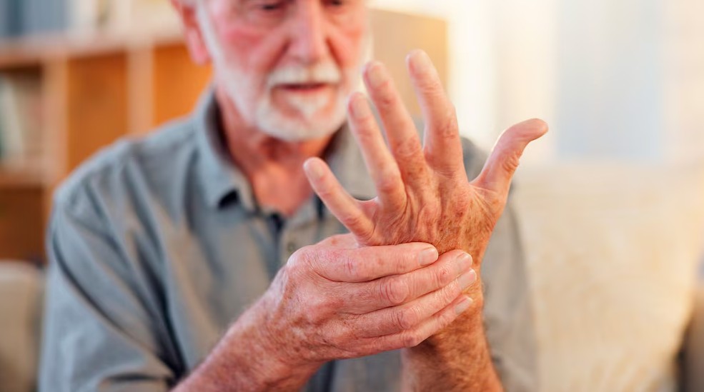 4 hábitos diarios que pueden reducir el riesgo de Parkinson