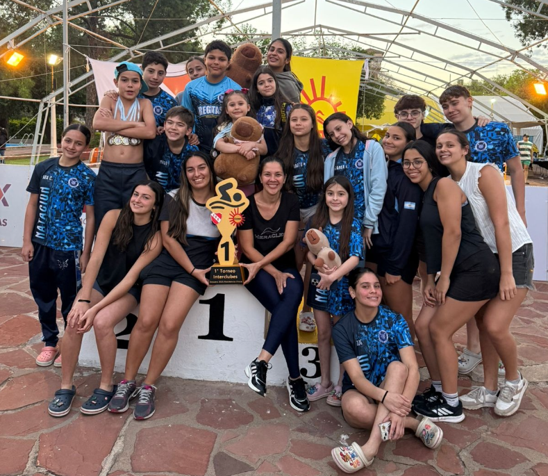 Club de Regatas Corrientes domina el debut del certamen Interclubes de natación